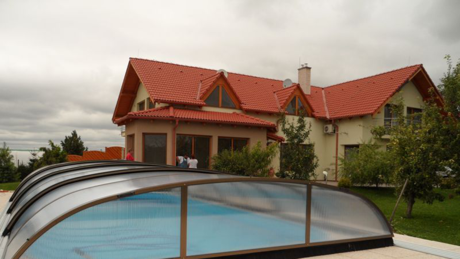 Pooltak Symphonie Omonterat